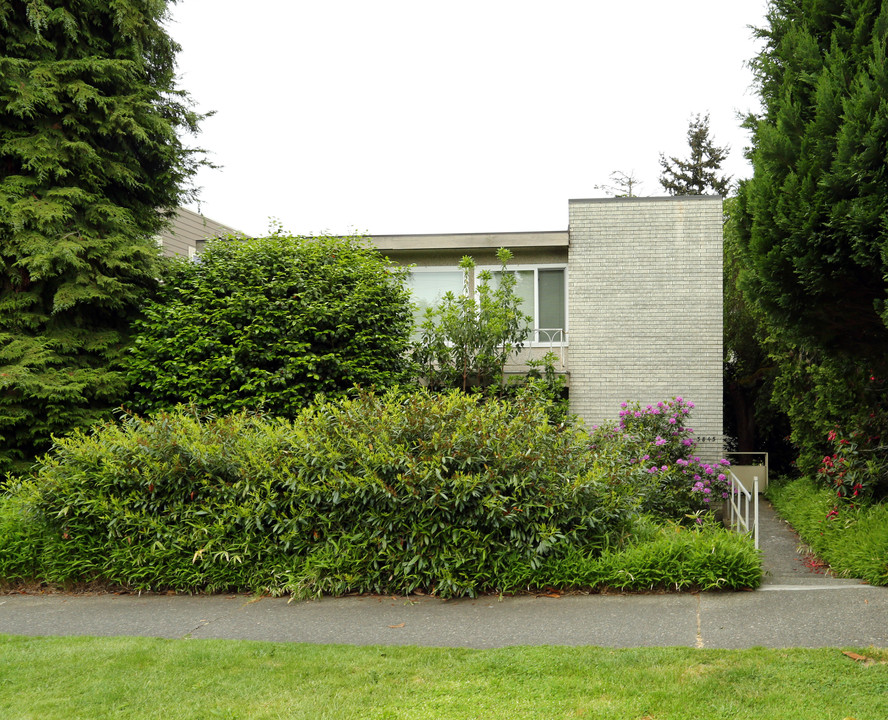 Carleton Court in Seattle, WA - Building Photo