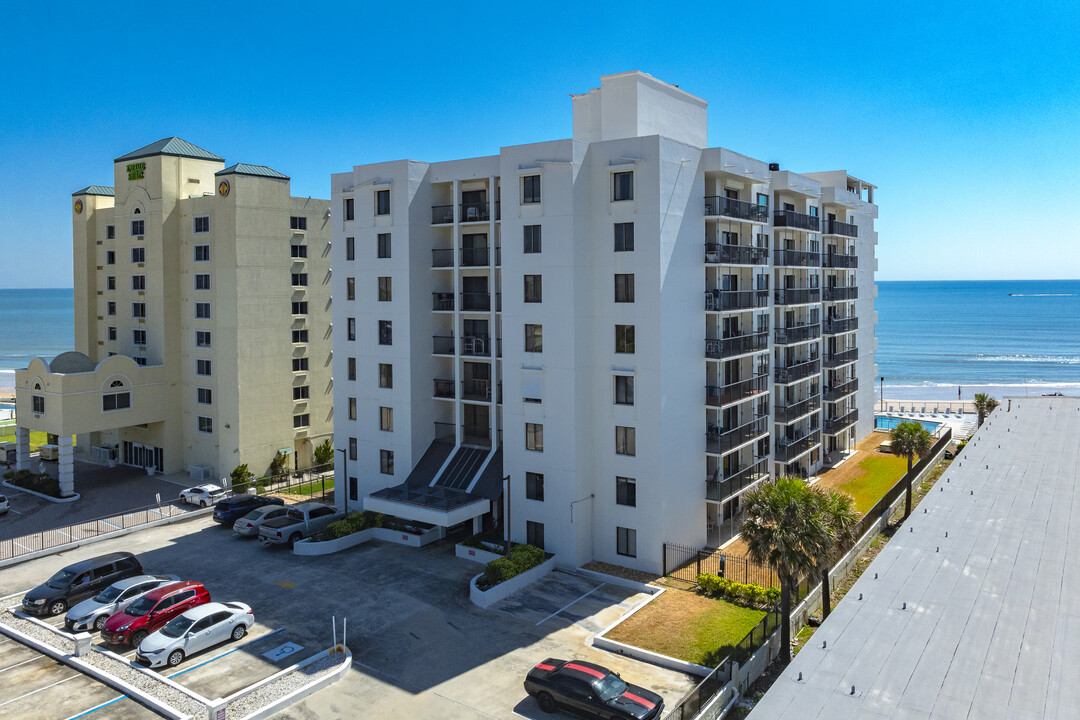 Sandpoint in Daytona Beach, FL - Building Photo