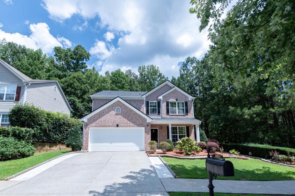 2227 Longmont Dr in Lawrenceville, GA - Building Photo