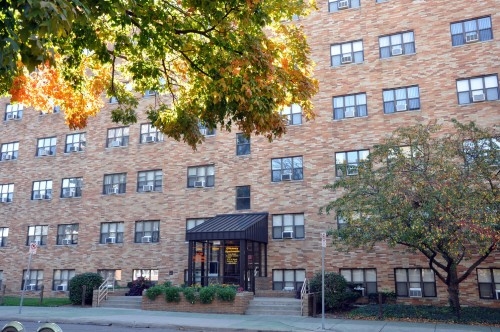 Illini Manor in Champaign, IL - Foto de edificio