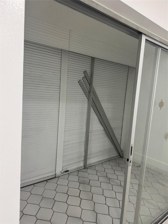 property at 5515 N Lakewood Cir