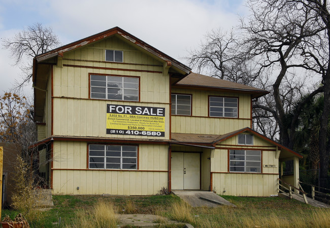 725 W Ashby Pl in San Antonio, TX - Building Photo - Building Photo