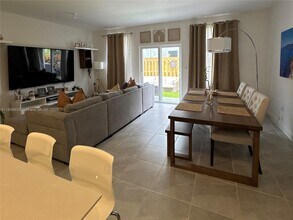 92 SE 11th Ct in Florida City, FL - Building Photo - Building Photo