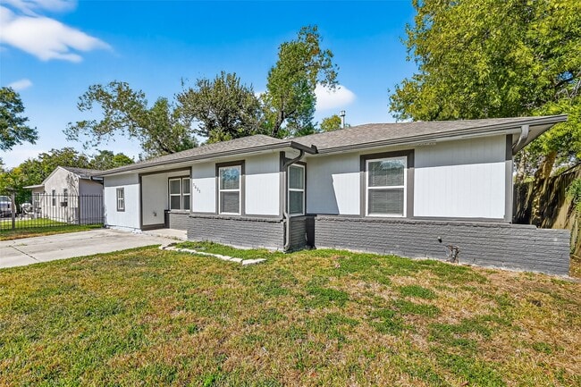 5635 Belarbor St in Houston, TX - Building Photo - Building Photo