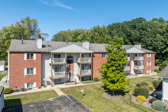 Grandeur Apartments in Massillon, OH - Building Photo - Building Photo