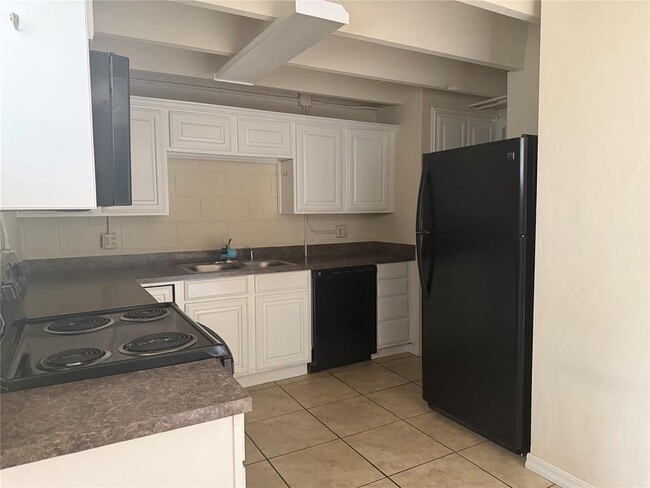 property at 729 E Commerce St