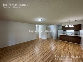 2144 E Parkton Dr in Deltona, FL - Building Photo - Building Photo