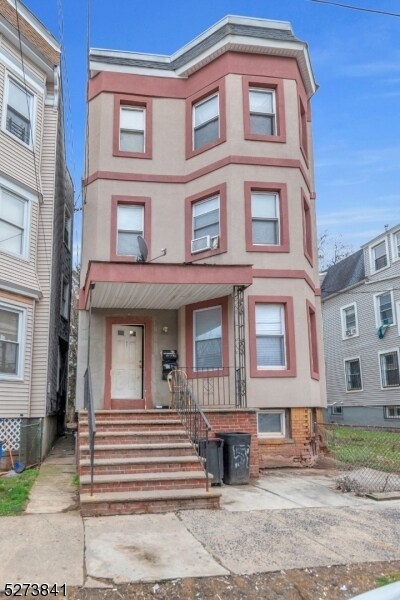 82 S 13th St in Newark, NJ - Building Photo - Building Photo