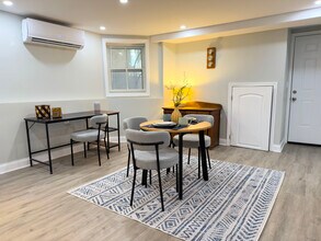 952 N Hoyne Ave, Unit 4 in Chicago, IL - Building Photo - Building Photo