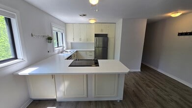 46 Penetang St in Barrie, ON - Building Photo - Building Photo