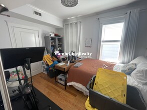 65A Oak St, Unit 2A in Somerville, MA - Foto de edificio - Building Photo