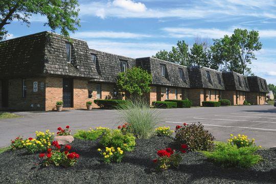 Hampton Estates Townhomes in Liverpool, NY - Building Photo - Building Photo