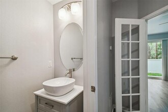 3183 Bayshore Oaks Dr in Tampa, FL - Building Photo - Building Photo