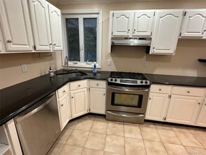 67 Clinch Ave in Garden City, NY - Building Photo - Building Photo