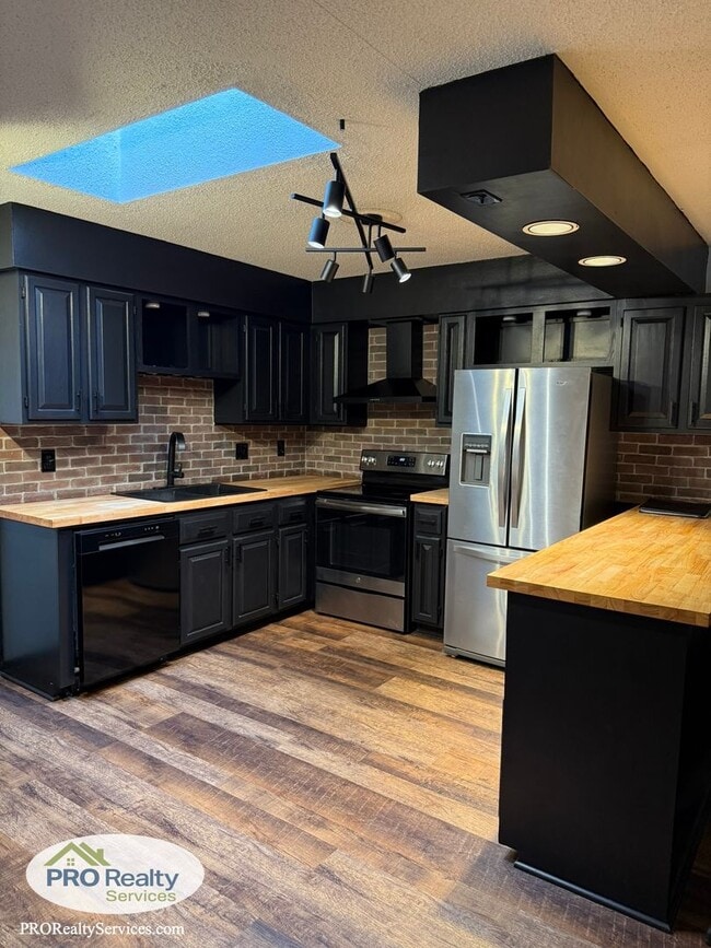 property at 860 Monterey Dr