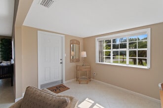 1441 5th Ct in Vero Beach, FL - Foto de edificio - Building Photo