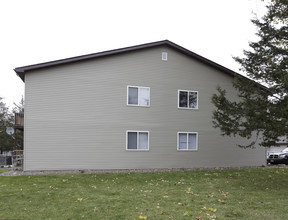 408 Cedar St in Somerset, WI - Foto de edificio - Building Photo