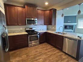 2601 Sapphire Ln in Anderson, CA - Building Photo