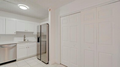 3201 Coral Ridge Dr in Coral Springs, FL - Foto de edificio - Building Photo