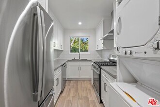 1248 N Crescent Heights Blvd in West Hollywood, CA - Building Photo - Building Photo