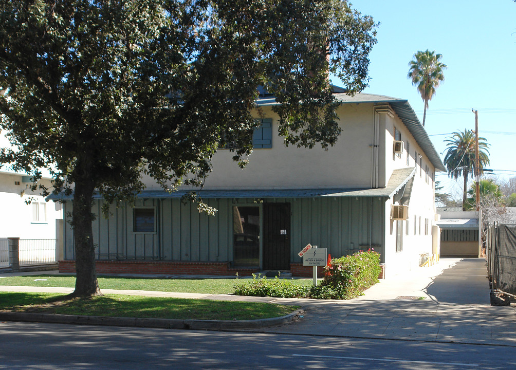 132 Allen Ave in Pasadena, CA - Foto de edificio