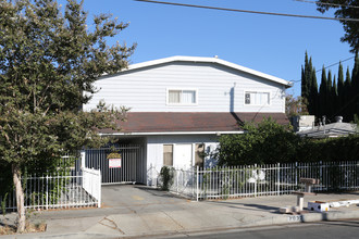 7032 Milwood Ave in Canoga Park, CA - Building Photo - Building Photo