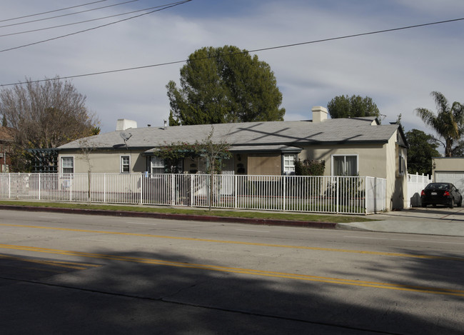 11684-11690 Weddington St in North Hollywood, CA - Building Photo - Building Photo