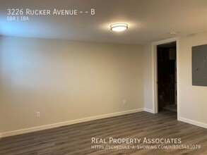3226 Rucker Ave in Everett, WA - Foto de edificio - Building Photo