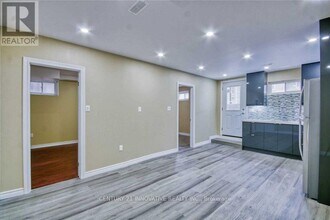359 Rathburn Rd in Toronto, ON - Building Photo - Building Photo