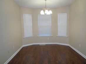 114 Louise Dr in White House, TN - Foto de edificio - Building Photo