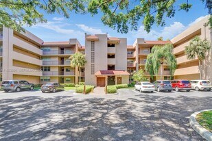 9510 Seagrape Dr in Davie, FL - Building Photo