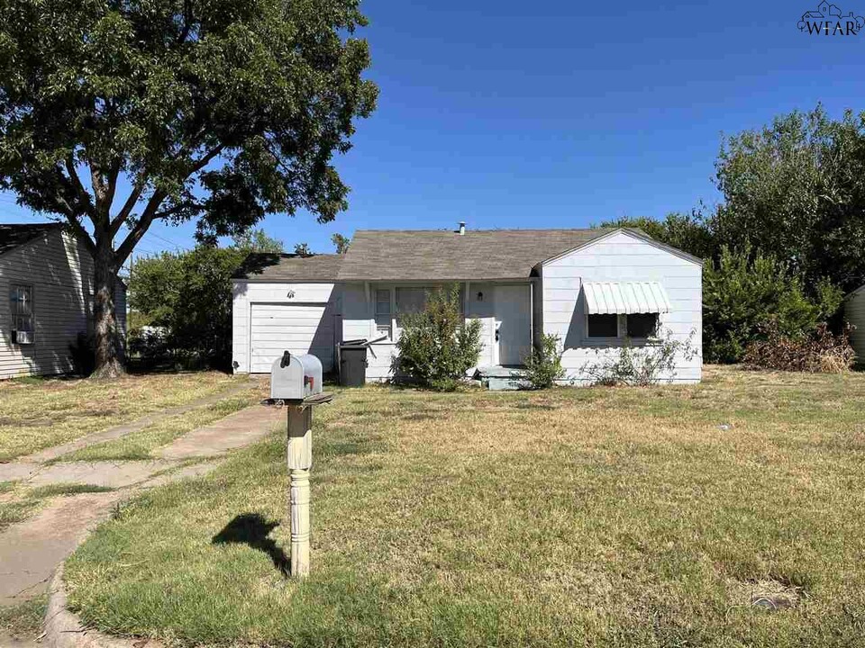 1903 Hines Blvd in Wichita Falls, TX - Building Photo