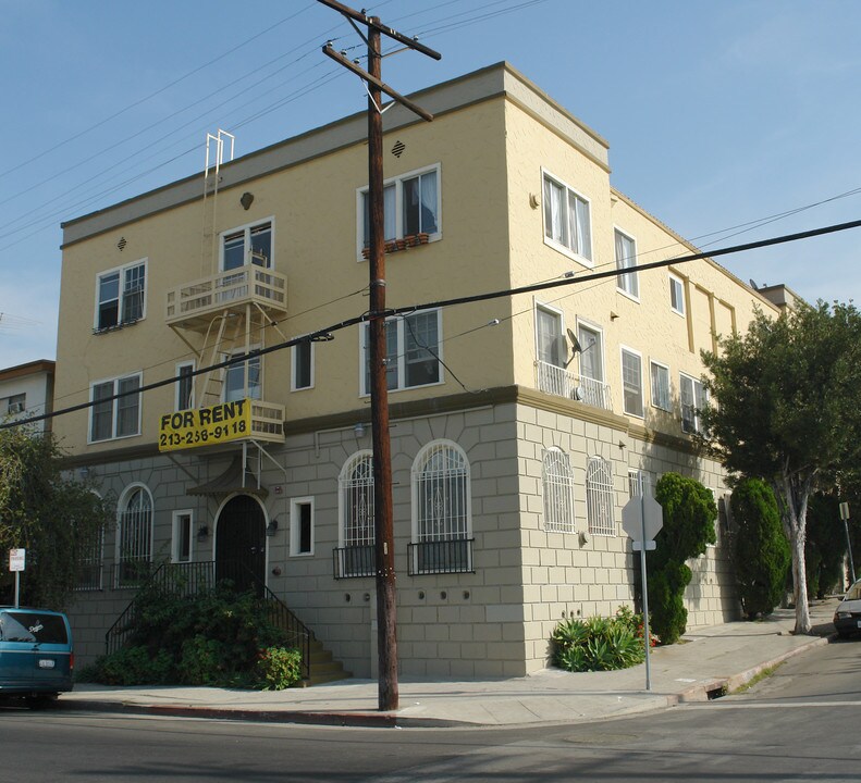 300 N Bonnie Brae St in Los Angeles, CA - Foto de edificio