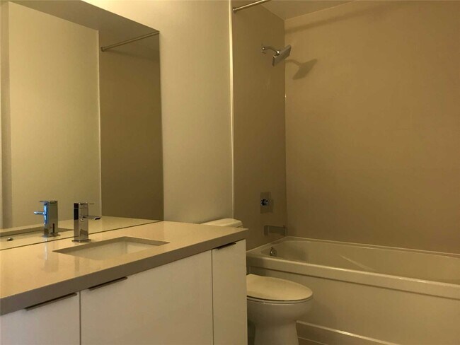 8 Eglinton Ave E in Toronto, ON - Building Photo - Building Photo