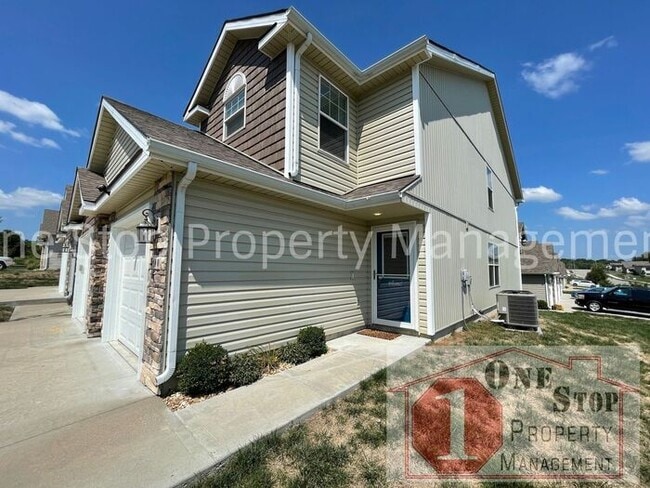 100 Grant Dr in Raymore, MO - Building Photo - Building Photo
