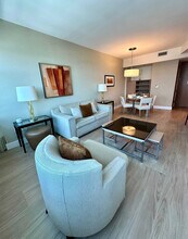 1395 Brickell Ave in Miami, FL - Building Photo - Building Photo