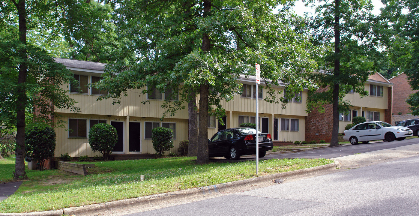 3820-3832 Lexington Dr in Raleigh, NC - Foto de edificio