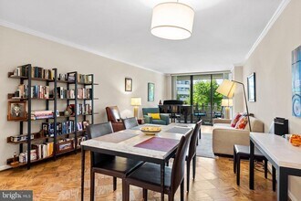 700 New Hampshire Ave NW in Washington, DC - Building Photo - Building Photo