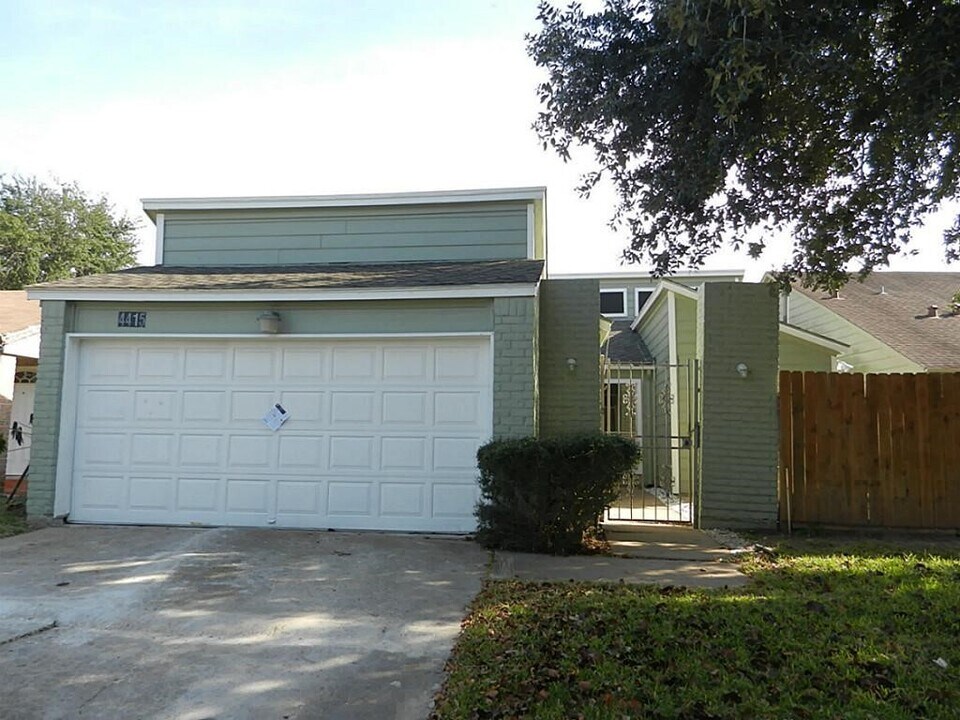 4415 Bugle Rd in Houston, TX - Building Photo