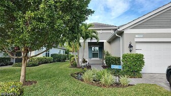 2305 Ariane Dr in Naples, FL - Building Photo