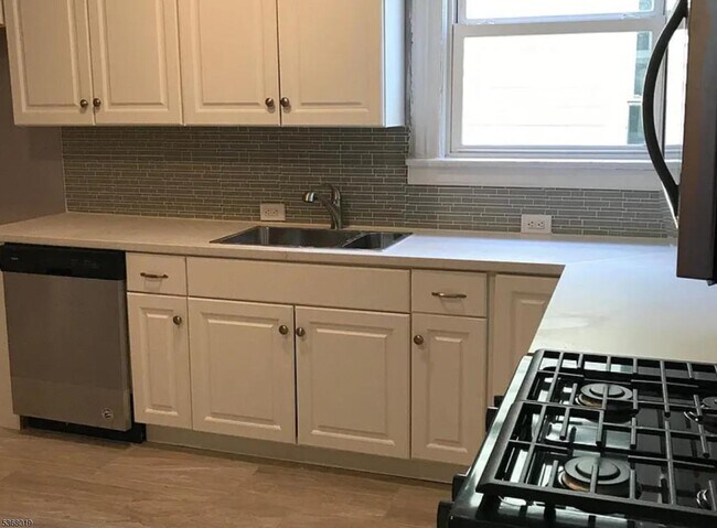 81 2nd St in Newark, NJ - Building Photo - Building Photo
