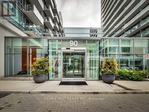 90-490 Stadium Rd in Toronto, ON - Building Photo - Building Photo