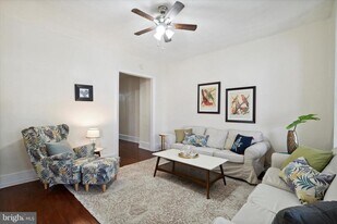 4628 Sansom St in Philadelphia, PA - Building Photo