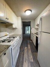 7612 Hampshire Ave N in Minneapolis, MN - Foto de edificio - Building Photo