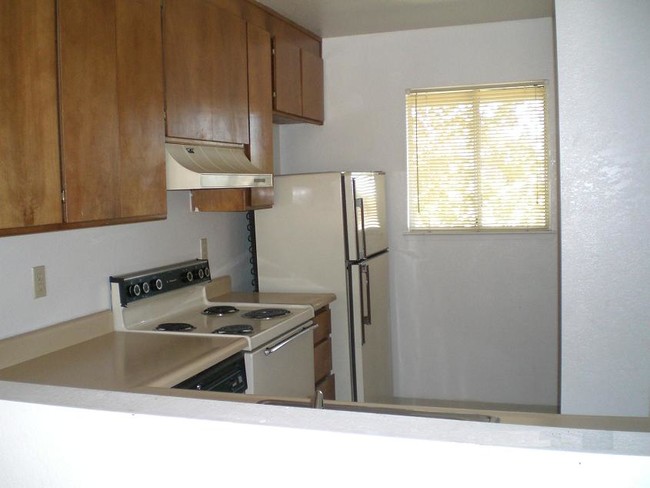 Lakeview Apartments in Marysville, CA - Building Photo - Building Photo