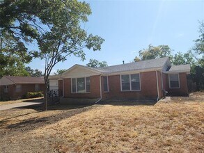 4901 Trail Lake Dr in Fort Worth, TX - Foto de edificio - Building Photo