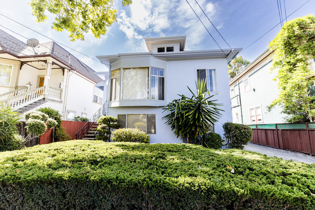 1614 Alcatraz Ave in Berkeley, CA - Building Photo