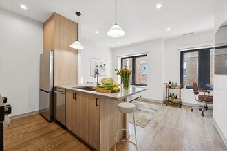 1341 W Estes Ave in Chicago, IL - Building Photo - Building Photo