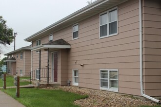 West Elm Apartments in Mitchell, SD - Building Photo - Building Photo