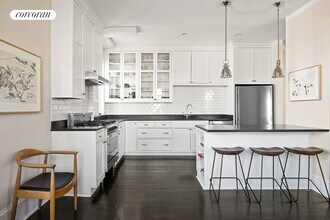 225 Eastern Pkwy in Brooklyn, NY - Building Photo - Building Photo